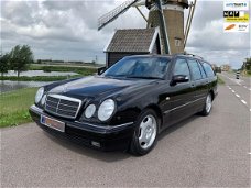 Mercedes-Benz E-klasse Combi - 320 Avantgarde 7-persoons full options in NIEUWSTAAT YOUNGTIMER