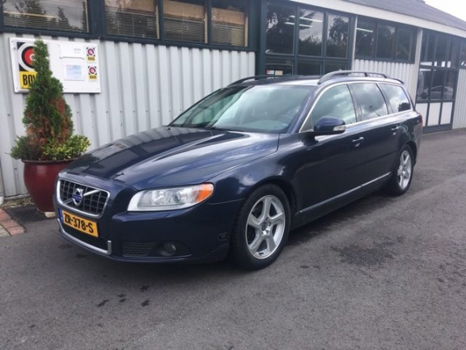 Volvo V70 - 2.5T/FT 231PK AUT Momentum - 1