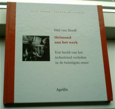 Helmond aan het werk(Giel van Hooff, ISBN 9789059942264). - 1