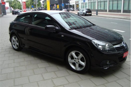 Opel Astra GTC - 1.8 OPC KEYLLES GO AIRCO NAVI XENON STOELVERWARMING - 1