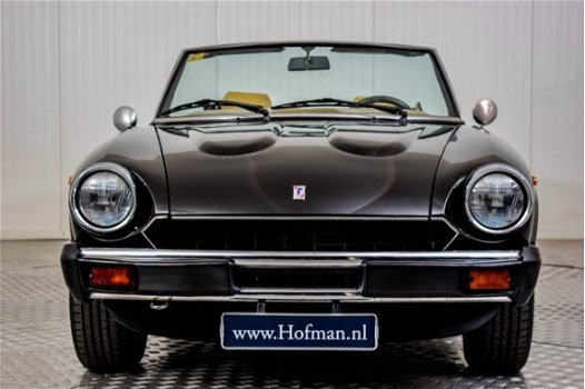 Fiat 124 Spider - Pininfarina Europe - 1