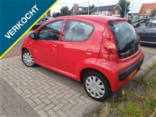 Peugeot 107 - 1.0-12V Millesim 200