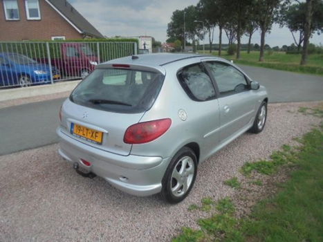 Peugeot 206 - 1.6-16V Quiksilver - 1