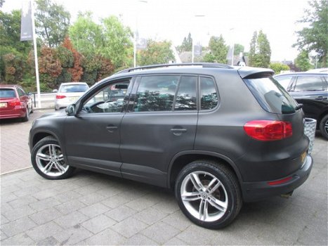 Volkswagen Tiguan - 2.0 TSI DSG AUTOMAAT 4 MOTION AIRCO XENON LM VELGEN 19