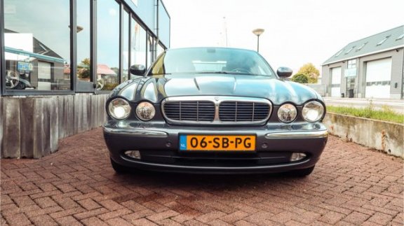 Jaguar XJ - 4.2 V8 Sovereign AUTOMAAT/ LEDER/ ECC/ NAVIGATIE/ EL.RAMEN/ ETC - 1