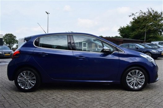 Peugeot 208 - 1.6 BlueHDI Executive Navi | PDC | LMV *All in prijs - 1