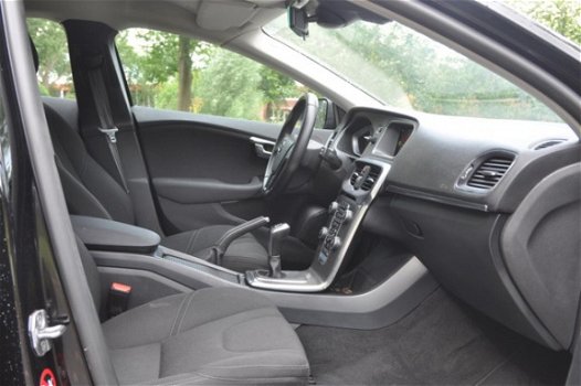 Volvo V40 - 2.0 D2 Momentum Business AIRCO/CRUISE NETTE STAAT - 1