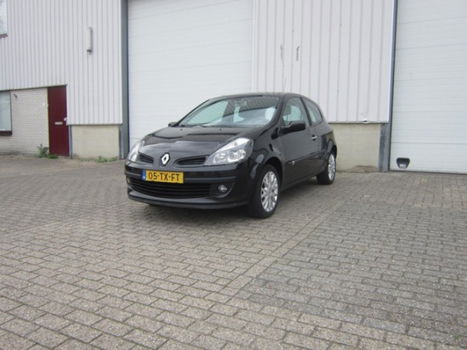 Renault Clio - 1.6-16V Dynamique S Zeer nette auto, dealer onderhouden. Cruise, Pano, Clima en LM Ve - 1