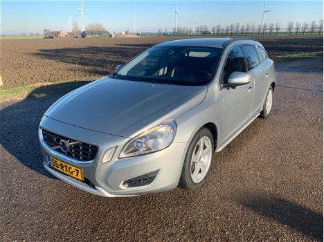 Volvo V60 - 2.0T Momentum Automaat Leer DriverSupport - 1