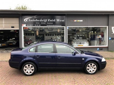 Volkswagen Passat - 1.8 Turbo Sportline Lees advertentie - 1