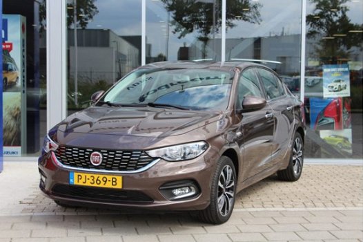 Fiat Tipo. - 1.4 16V Lounge Navi / Clima / Cruise / 5200km vanaf € 269, - p.mnd 0492588976 app/mobie - 1