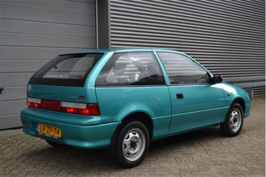 Suzuki Swift - 1.0 Spirit AUTOMAAT STUURBEKRACHTIGING CD + INRUIL MOGELIJK - 1