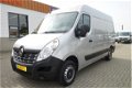 Renault Master - T33 2.3 dCi 136pk L2H2 met Dhollandia laadlift / lease vanaf € / airco / cruise / n - 1 - Thumbnail