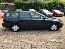 Volvo V70 - 2.4 D5 Comfort Line nieuwe apk