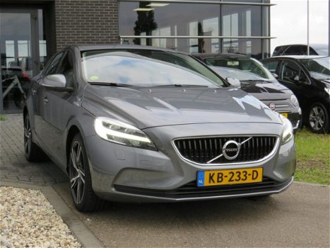 Volvo V40 - 2.0 D3 Nordic+ R-Design Look Standkachel LED 18 Inch PDC Clima Navi - 1