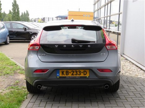 Volvo V40 - 2.0 D3 Nordic+ R-Design Look Standkachel LED 18 Inch PDC Clima Navi - 1