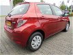 Toyota Yaris - 1.3 VVT-i Now Airco, elektrische ramen & metallic lak - 1 - Thumbnail