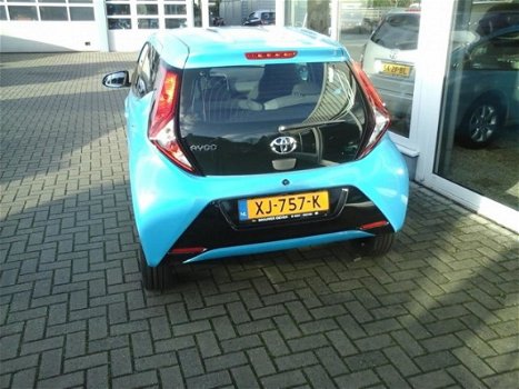 Toyota Aygo - 1.0 VVT-i x-play 5 drs. Airco Nieuw model - 1