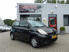 Daihatsu Sirion 2 - 1.0-12V Premium 5-deurs. zwart. Nette Auto