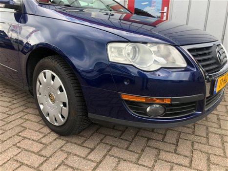 Volkswagen Passat - 1.6 Trendline Navigatie/Trekhaak/PDC/Airco - 1