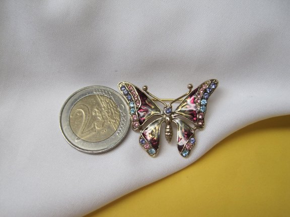 Broche Liz Claiborne goudkleurig emaille vlinder met roze en blauwe rijnsteentjes 3.5x2.7 cm - Afbeelding 2