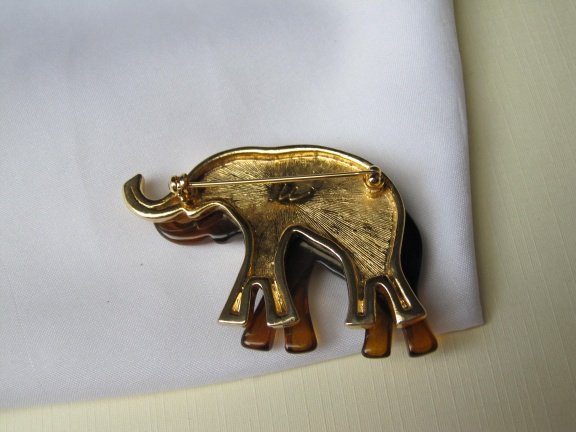 Broche Liz Claiborne goudkleurig en cognackleurige olifanten6.5x3.9 cm - Afbeelding 3