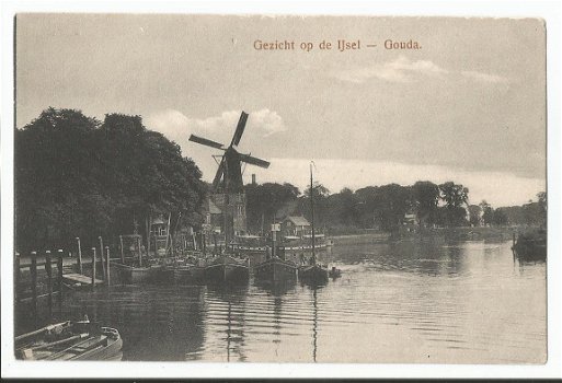 Oude ansichtkaart Gouda: Gezicht op de IJssel - 1