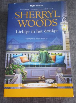 HQN roman 191 Sherryl Woods - Lichtje in het donker - 1