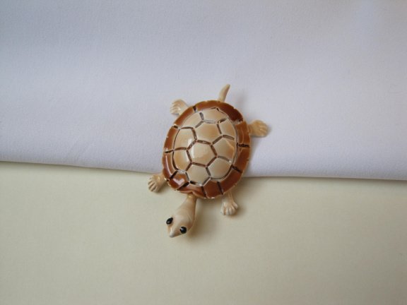 Broche goudkleurig verguld en beige bruin emaille schildpad 4.9x3.0 cm - Afbeelding 2