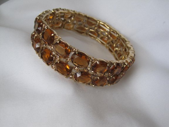 Armband Monet goudkleurig met cognackleurige kunststof stenen 5.9 cm stretch - Afbeelding 5