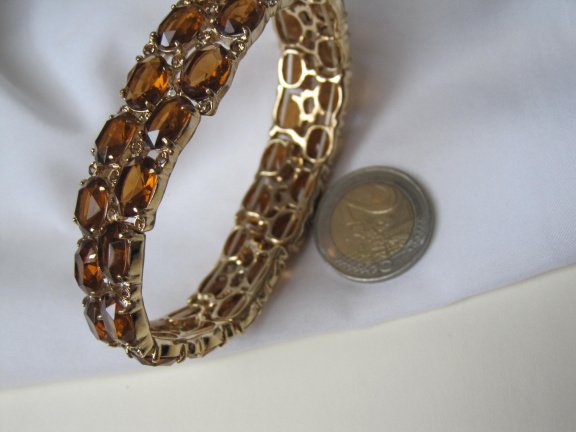 Armband Monet goudkleurig met cognackleurige kunststof stenen 5.9 cm stretch - Afbeelding 7