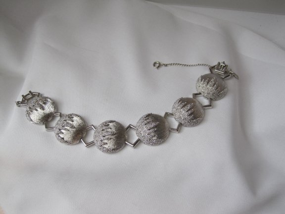Armband Monet zilverkleurig sneeuwbal motief schakels 19 cm. - Afbeelding 2