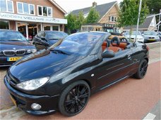 Peugeot 206 CC - 2.0-16V BLACK Clima / Leder / Elec.Pakket / 17 inch Lm Velgen Recent groot onderhou