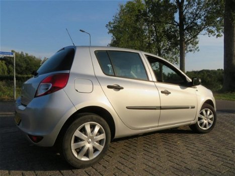 Renault Clio - 1.2i 16V met Airco en Slechts 53000 km - 1