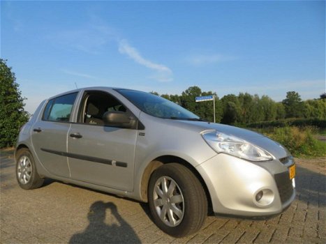 Renault Clio - 1.2i 16V met Airco en Slechts 53000 km - 1