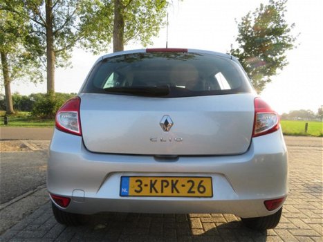 Renault Clio - 1.2i 16V met Airco en Slechts 53000 km - 1