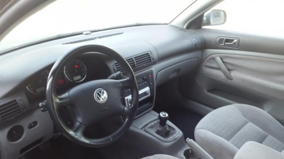 Volkswagen Passat Variant - 2.3 V5 Comfortline 4Motion - 1