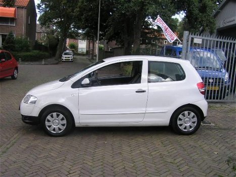 Volkswagen Fox - 1.4 Trendline 80d km nap navi aardgas sturbekr nieuwe apk - 1