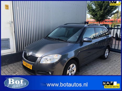 Skoda Fabia Combi - 1.6-16V Elegance CLIMATE / CRUISE / LMV / PARKEERSENSOREN - 1