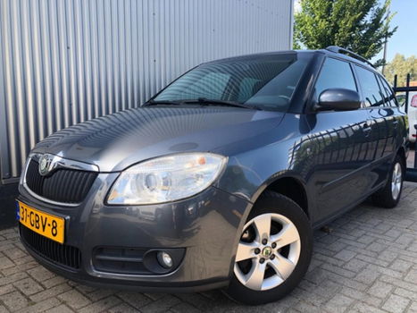 Skoda Fabia Combi - 1.6-16V Elegance CLIMATE / CRUISE / LMV / PARKEERSENSOREN - 1