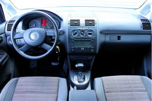 Volkswagen Touran - 1.6 FSI AUTOMAAT incl NAP NAVI PDC CRUISE AIRCO '06 - 1
