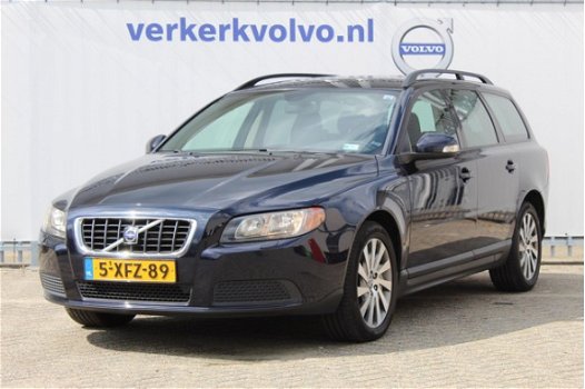 Volvo V70 - 2.5T Geartronic Kinetic - 1