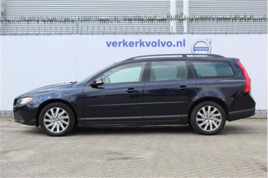 Volvo V70 - 2.5T Geartronic Kinetic - 1