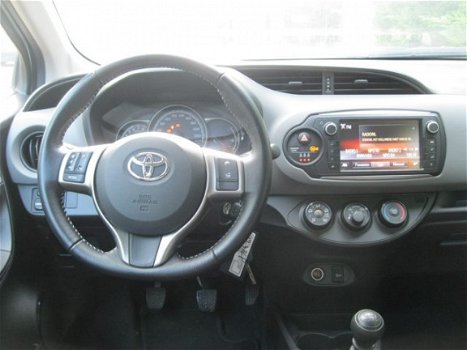 Toyota Yaris - 1.3 VVT-i 100PK ACTIVE - 1