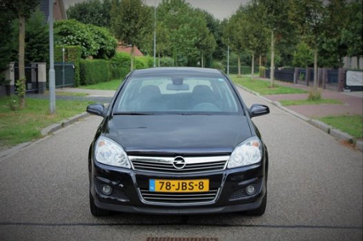 Opel Astra - 1.8 Cosmo , AUTOMAAT, NAVI, LEDER, CLIMA, STOEL.VERW - 1