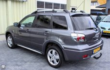 Mitsubishi Outlander - 2.4 Invite Scott 4 WD, Automaat, Trekhaak, PDC, 17 Inch