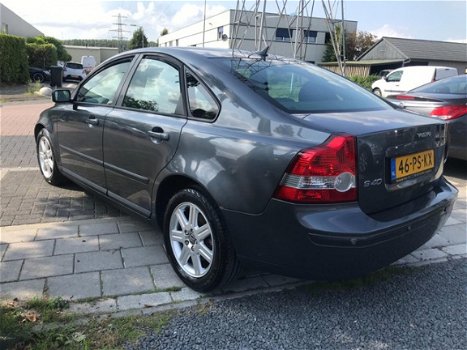 Volvo S40 - 2.4 Kinetic / lm velgen / cruise control / airco - 1