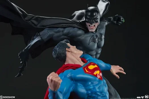 Sideshow Batman vs Superman diorama - 3