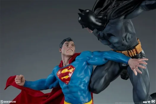Sideshow Batman vs Superman diorama - 5