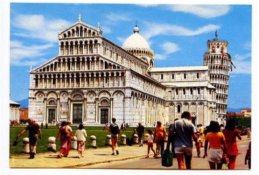 E027 Pisa Piazza Duomo / Italie - 1